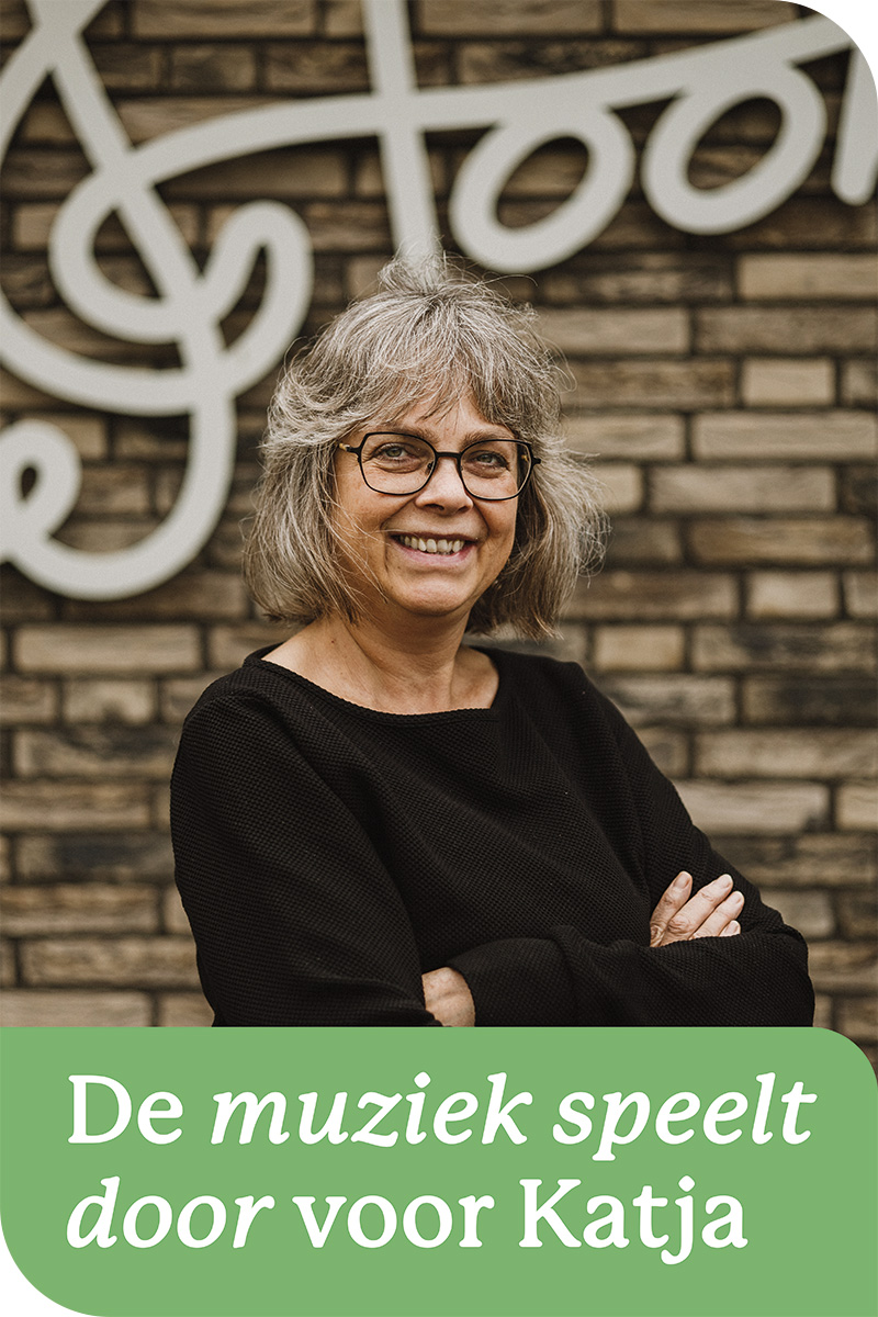 de muziek speelt door voor Katja